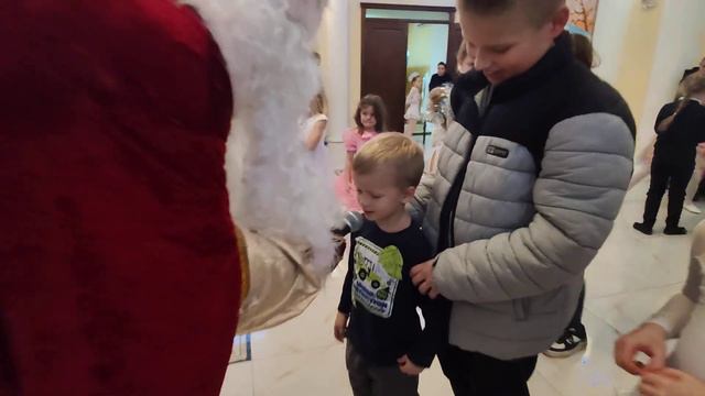 Стих деду морозу "Тихо, тихо снег идёт" смотреть онлайн