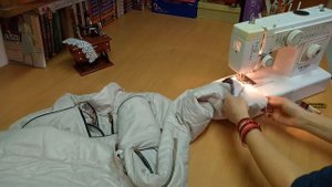 как укоротить длинные рукава в куртке с манжетом!