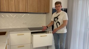 Премиум кухня с экономичной столешницей