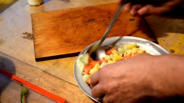 Хохол радует гостей своими любимыми рецептами. Салат на скорую руку 
