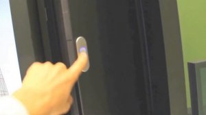 Вертикальная вентиляционная створка Шуко с электроприводом Schuco AWS VV TipTrotic