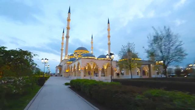 Прогулка в парке у мечети «Сердце Чечни» смотреть онлайн