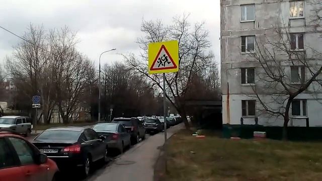 Москва в период карантина 2467 Перекопская улица весна день смотреть онлайн