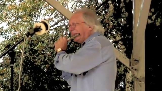 Le Guirlandophone aux Buttes Chaumont (extrait/excerpt) смотреть онлайн