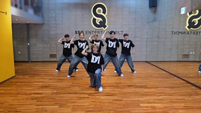 DXMON(다이몬) - '소년...소녀를 만나다' Dance Practice смотреть онлайн