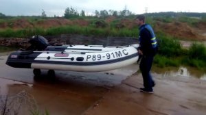 Спуск лодки Касатка 385 и Hidea 30 на транцевых колесах