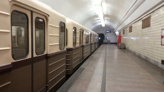 81-717/714.5А Ретропоезд Сокольники Посадки нет На станции Университет
