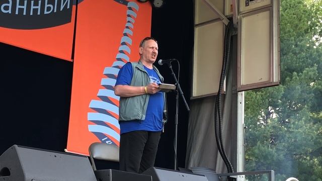 Сергей Плотов. К нам сегодня заехал танкист... смотреть онлайн