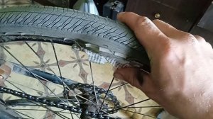 СО7. Ремонт порванной покрышки газетой