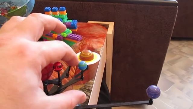 лего, глобус и модель солнечной системы смотреть онлайн