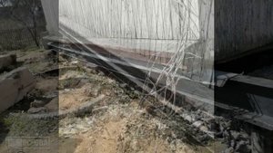Подъем дома на сваи. Демонтаж пристроя. Монтаж свай под увеличение дома с обвязкой брусом.
