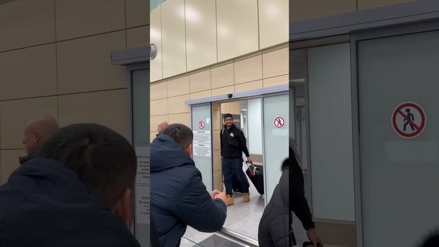 Радость встречи с моим мексиканским бойфрендом. Не виделись 2,5 месяца. смотреть онлайн