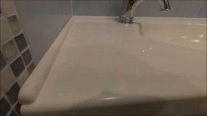 Столешница в ванную комнату с литой мойкой из искусственного акрилового камня