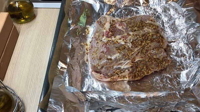 Самый вкусный и самый сочный рецепт приготовления целого куска мяса в духовке☺️☺️☺️ смотреть онлайн