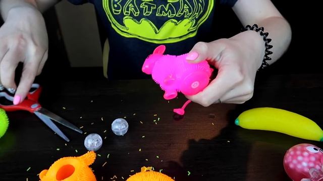 РЕЖЕМ АНТИСТРЕСС ИГРУШКИ | ДЕЛАЮ ЛИЗУНЫ БЕЗ КЛЕЯ из ВОДЫ ЖИДКИЕ АНТИСТРЕССЫ ЧТО ВНУТРИ? РЕЖУ СКВИШИ