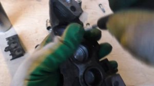 Kawasaki Zx9r Переборка (чистка) суппортов. Tokico 6-и поршневые.