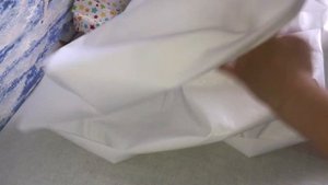 Двухсторонняя непромокаемая простынь на резинке