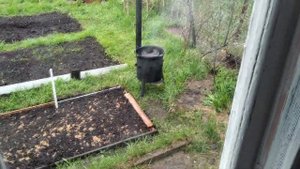 Печь с дымоходом и казан 12 литров.