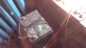 Как в экстренных ситуациях зарядить аккумулятор авто или мотоцикла от сети без зарядного устройства