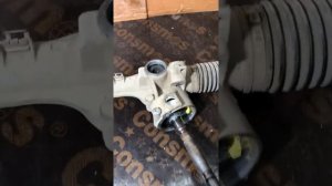 Range Rover Evoque 2015г.в. снятие датчика с электрорулевой рейки.