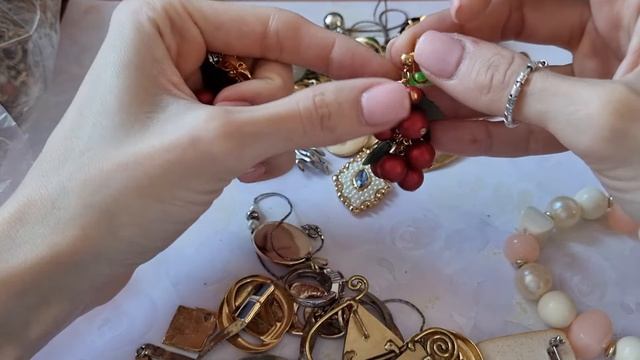 Часть I. Распаковка посылки с винтажными украшениями из США смотреть онлайн