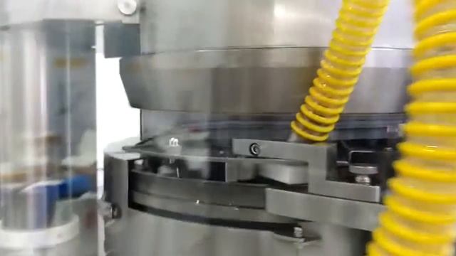 Автоматическое оборудование для розлива и укупорки шприцев