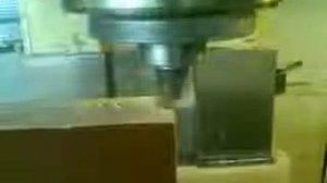Закругление углов на заготовке из гетинакса фасонной концевой фрезой.