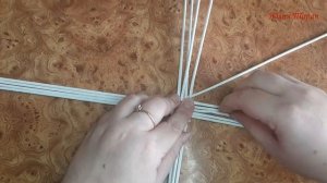 Новогодняя шкатулка из газетных трубочек