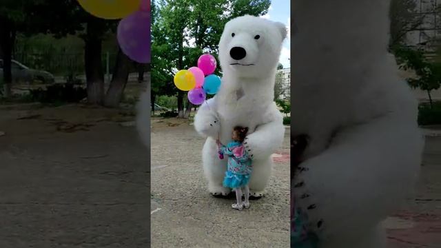 Большой праздник для маленькой именинницы! Поздравление от белого медведя
