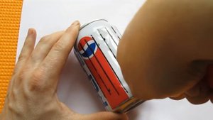 КАК СДЕЛАТЬ ПОДСВЕЧНИК ИЗ АЛЮМИНИЕВОЙ БАНКИ. СВЕЧКА ИЗ КОКА КОЛЫ