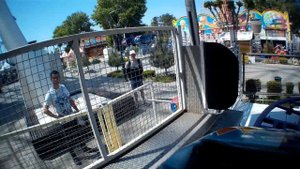 Анапа детский парк джунгли катаемся на аттракцион вагонетке.
