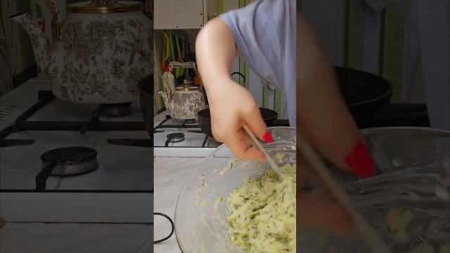 Ролик № 1177. Бургеры из кабачков. Рецепт - в конце ролика. смотреть онлайн