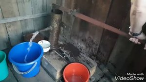 Деревенская колонка-качалка