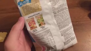 LAYS ИЗ ПЕЧИ НЕЖНЫЙ СЫР С ЗЕЛЕНЬЮ