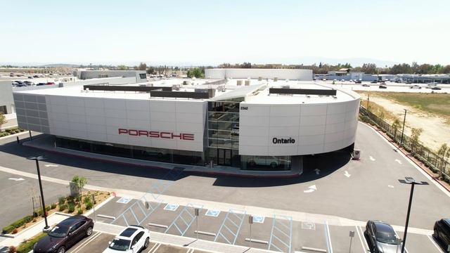 Is the Porsche 911 a Good Daily Driver | 992 Porsche 911 Carrera смотреть онлайн