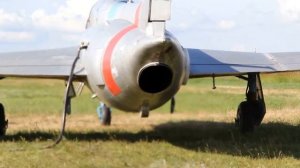 Запуск двигателя самолета Л-29