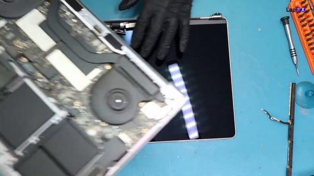 Replacing the Screen on MacBook Pro 15" 2017 a1707