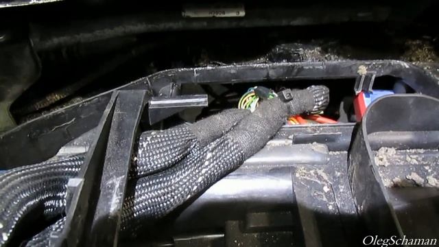 Глюки блока управления бортовой сети. Audi A4B7 2.5 TDI V6. Залит водой. смотреть онлайн