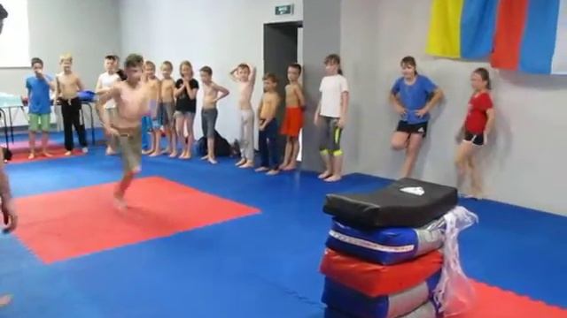 удар ногой в прыжке таеквондо итф продолжение смотреть онлайн