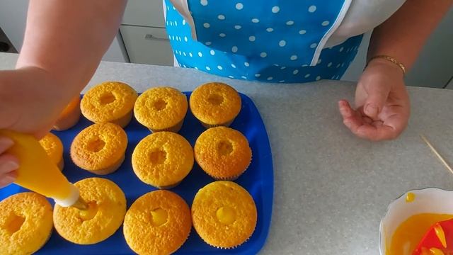 Лимонные капкейки. С лимонной начинкой и кремом-чиз.