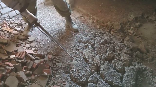 Снятие керамзитобетонной стяжки бетоноломом PIT
