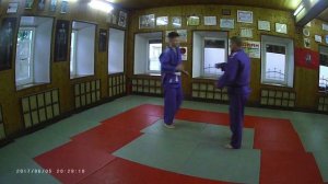 Дзюдо. Защита от броска через плечо с колен.