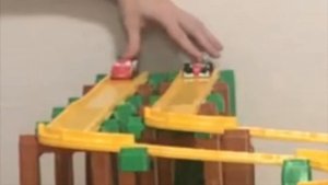 Disney Pixar Cars : Race : Lightning McQueen VS FRANCESCO BERNOULLI : TOMICA