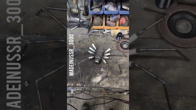 Нереальный страшный паук свеченогий лампозадый scary spider metal lamp diy