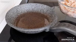 Кусочки индейки в сметанном соусе. Вкуснее не бывает.