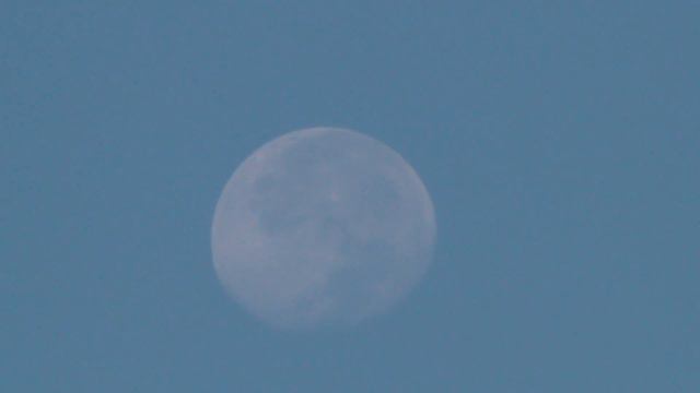 Луна днём Moon During the Day