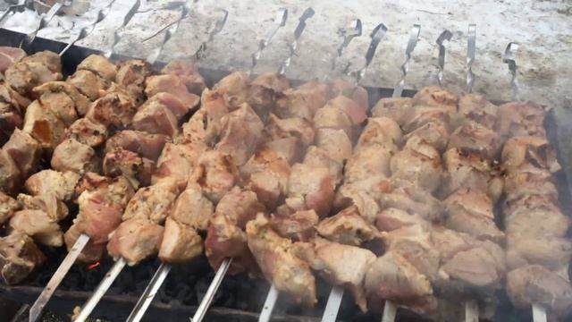 Шашлычки для настоящих мужчин. Приготовление шашлыков. Или как жарить шашлыки зимой!?