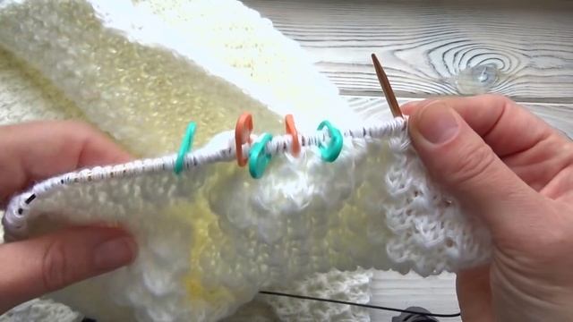 Как связать скос плеча и горловину без отрыва нити // мастер-класс toyfabric