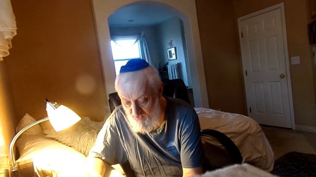 Ребе.Католики и православные осенябт себя крестом,что вы думаете о этом.Не противоречит это..?(О.К) смотреть онлайн