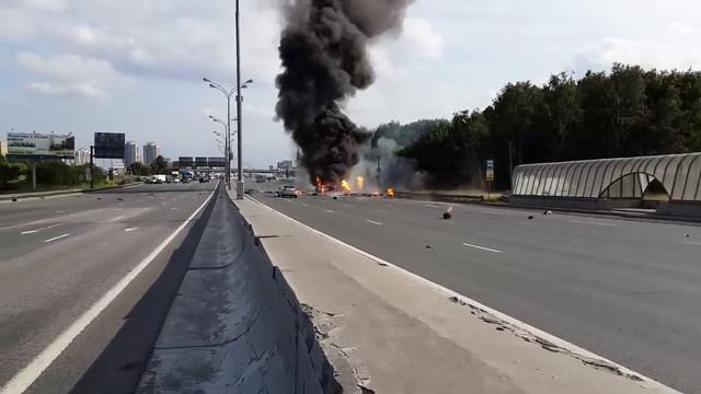 Взрыв теслы на мкаде Взрыв теслы на мкаде